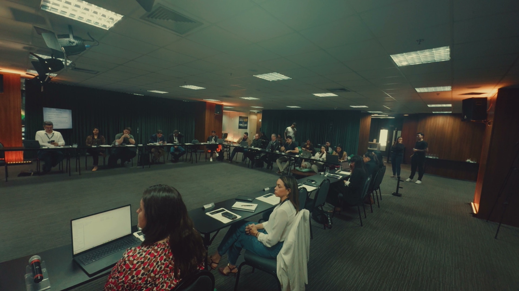 Sala da Academia Financeira com a turma reunida durante o encontro